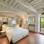 Unique With Infinity Pool Inside Chianti ヴィラ
