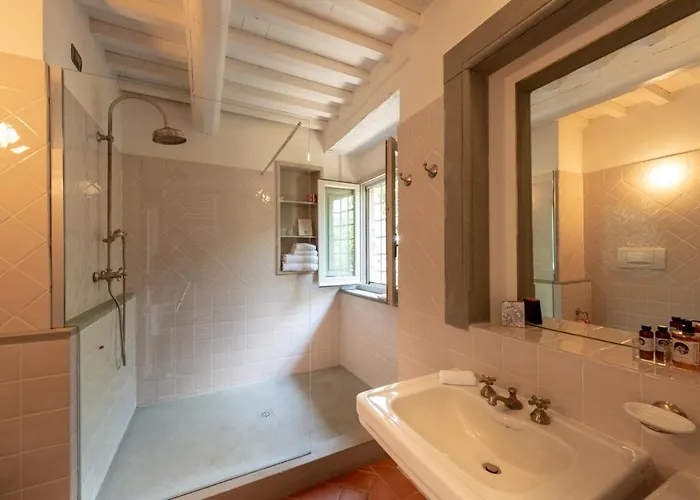 Unique With Infinity Pool Inside Chianti